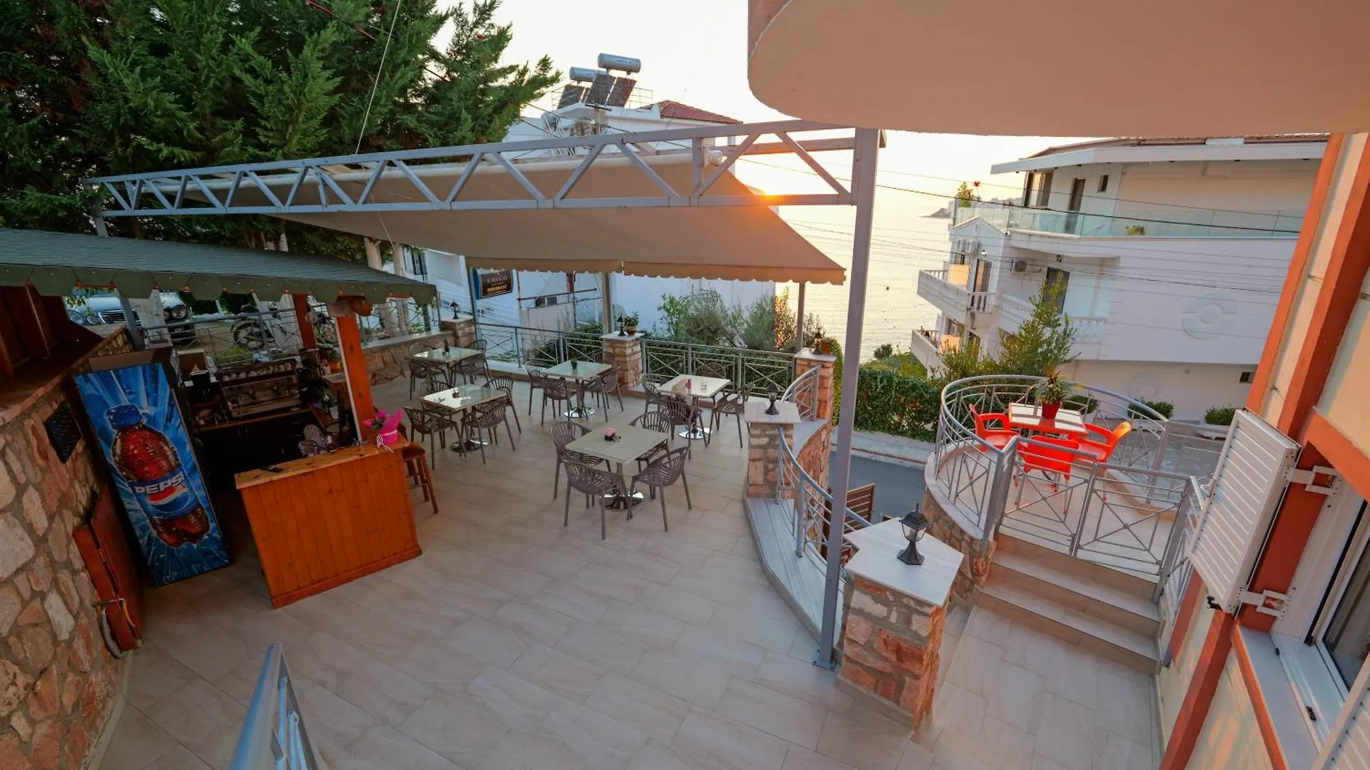 Unico Aparthotel Sarandë 3*,  Albania
