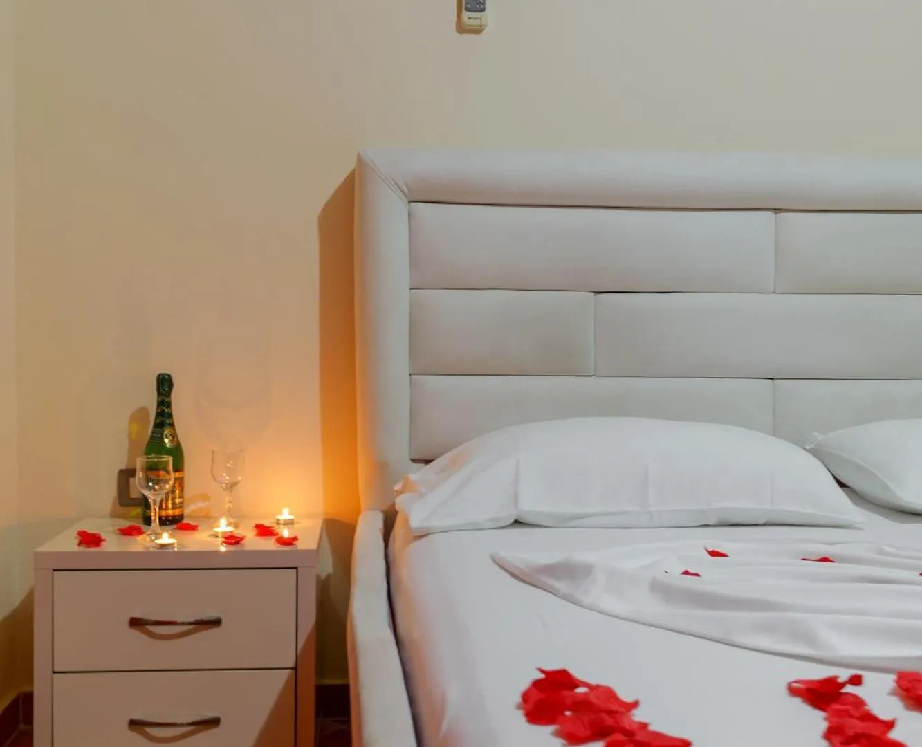 Unico Aparthotel Sarandë 3*,  Albanien